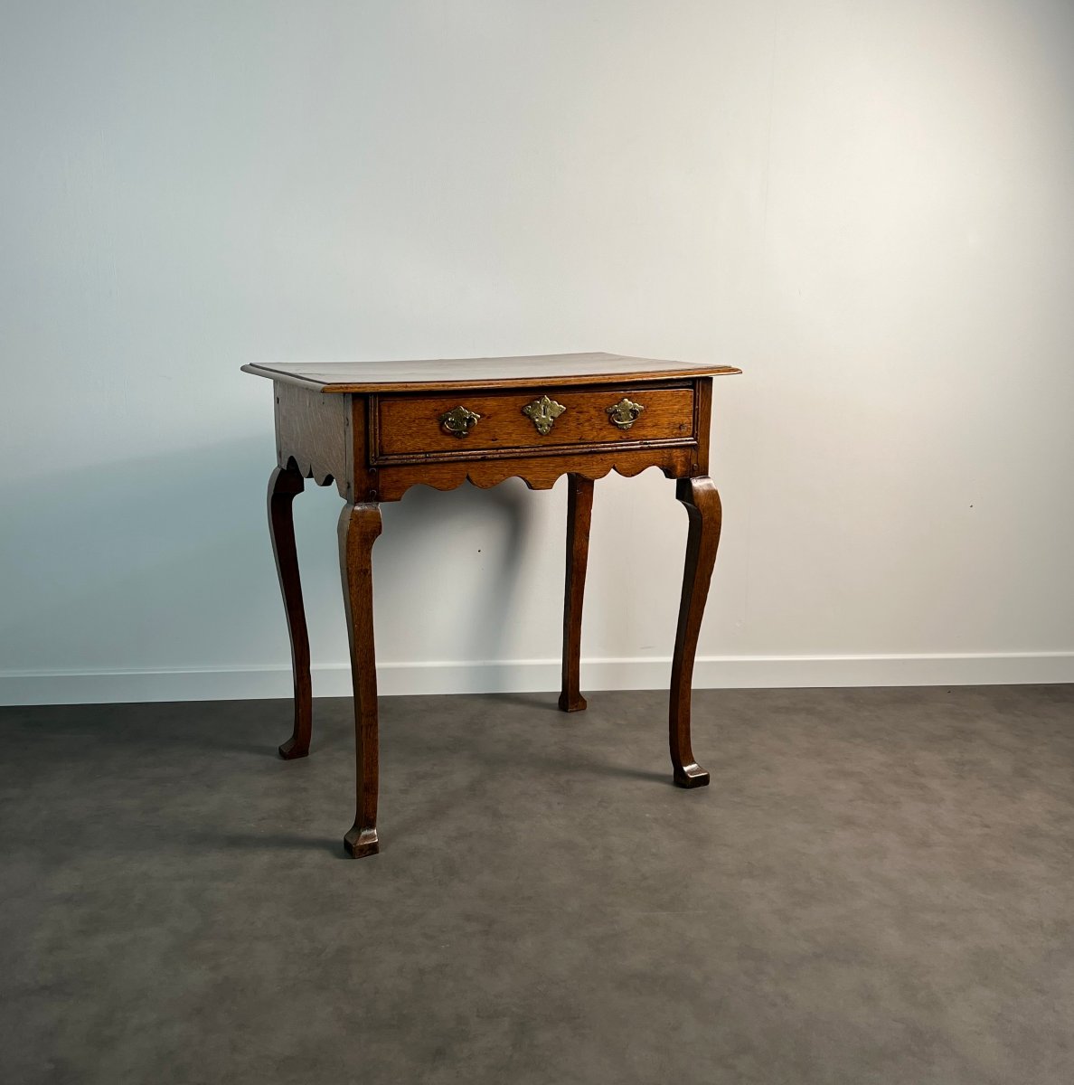 18th Century English Queen Anne Low-boy Side Table In Quarter-sawn Oak-photo-3