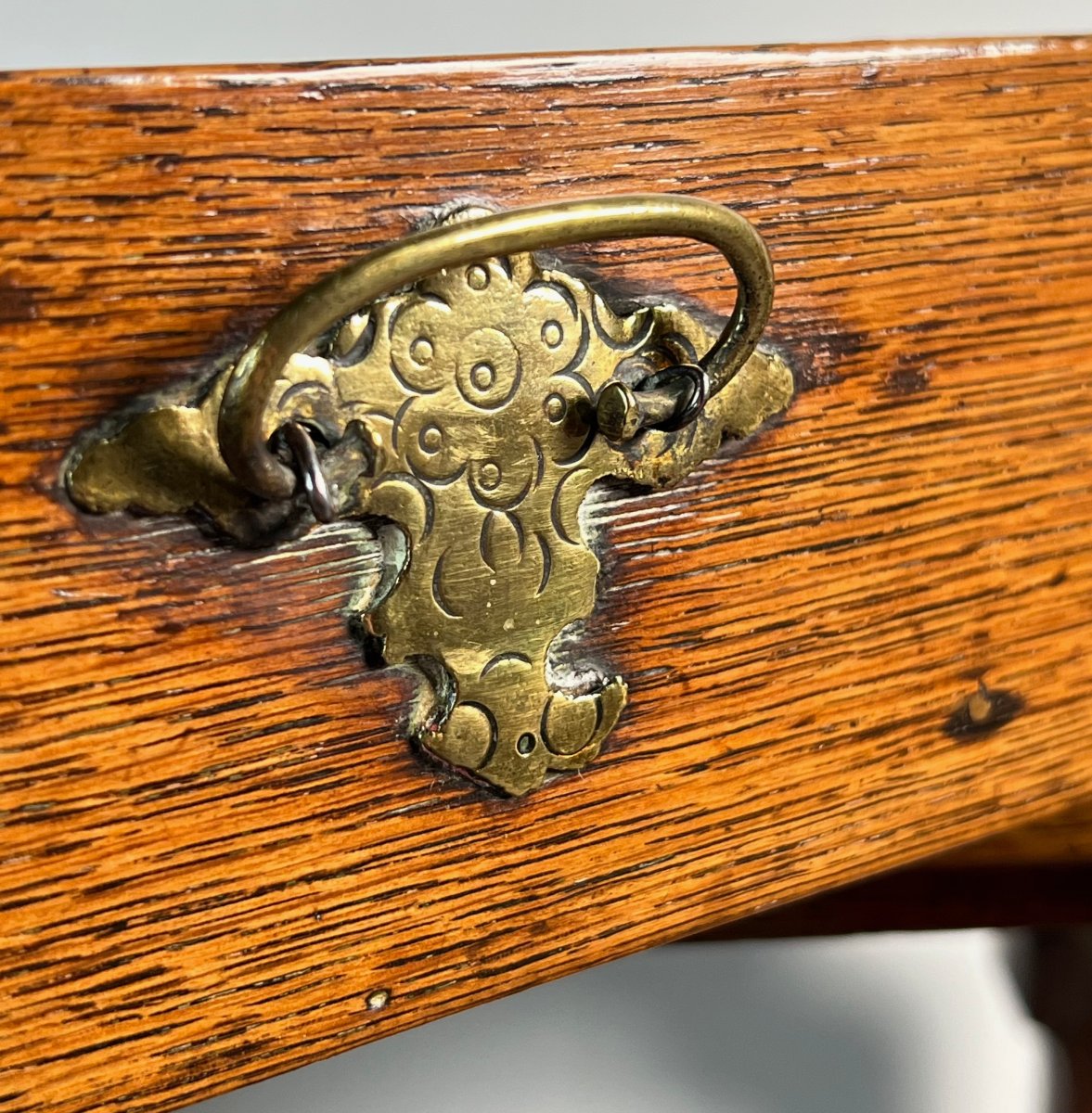 18th Century English Queen Anne Low-boy Side Table In Quarter-sawn Oak-photo-3