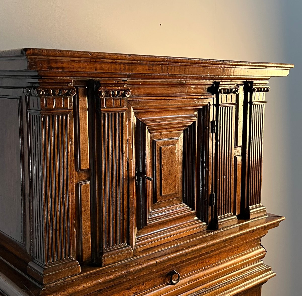 Cabinet, Late Renaissance Henri IV Credenza In Carved Walnut,  France 17th Century-photo-4