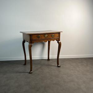 Queen Anne Lowboy Side Table In Quarter-sawn Oak, England, 18th Century