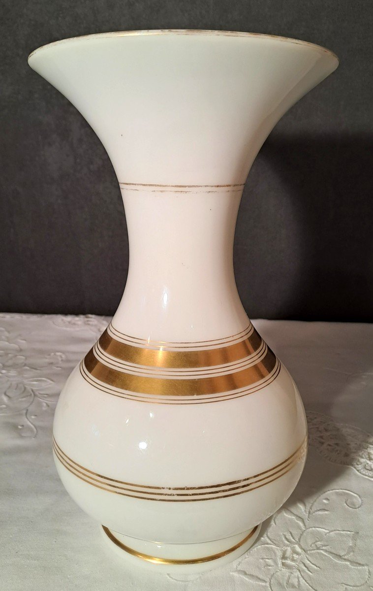 Pitcher And Baluster Vase In White And Golden Opaline Baccarat-photo-3