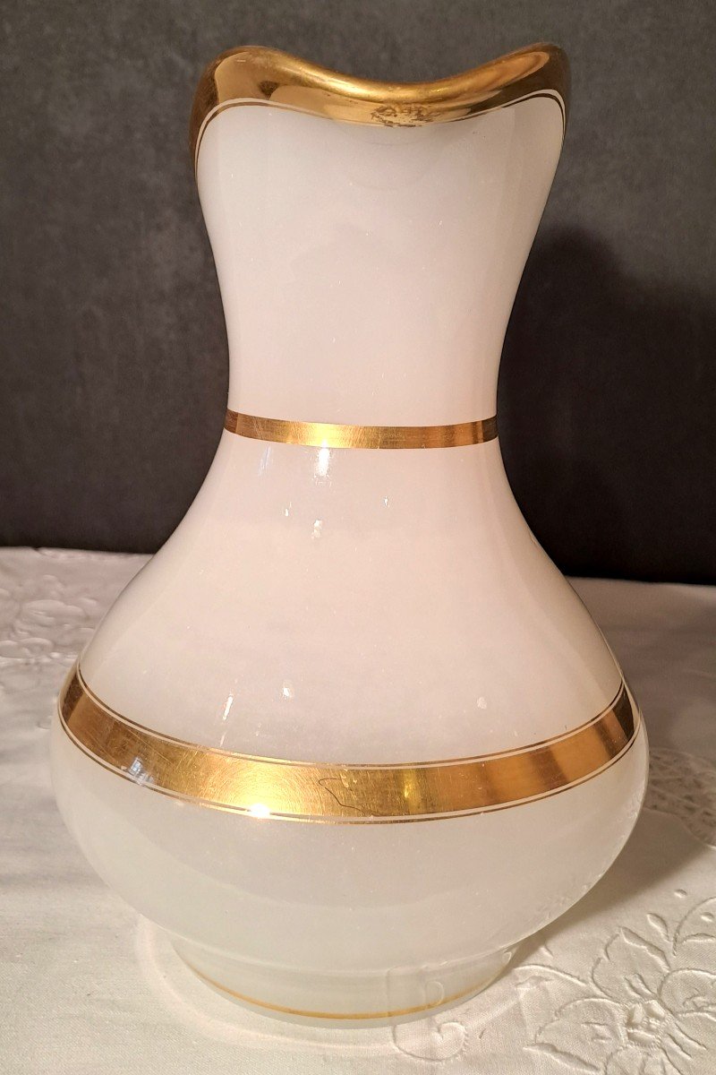 Pitcher And Baluster Vase In White And Golden Opaline Baccarat-photo-1