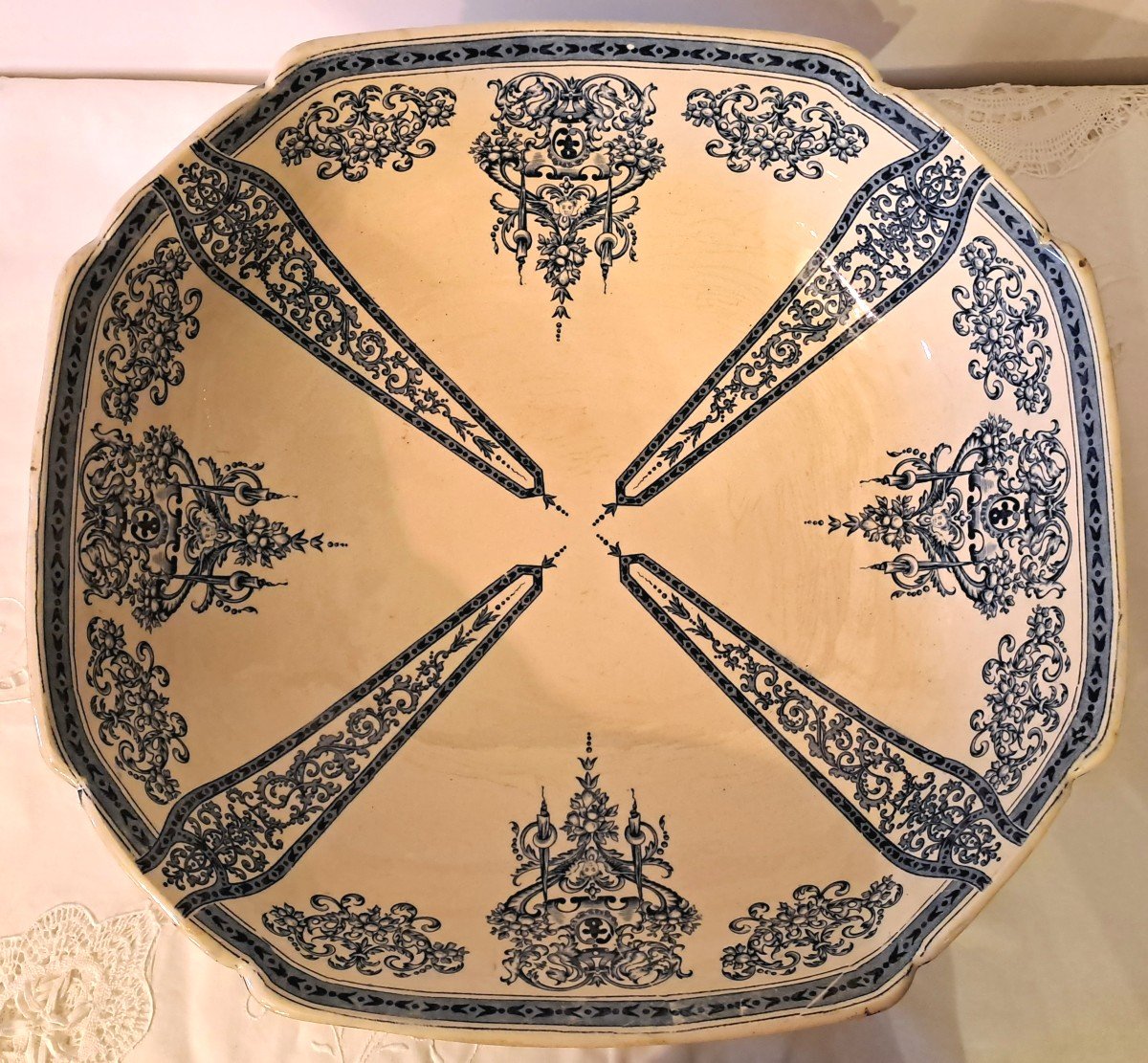 Rare Opaque Porcelain Toilet Set From Gien, Chenonceaux Model, Decor At La Bérain-photo-3