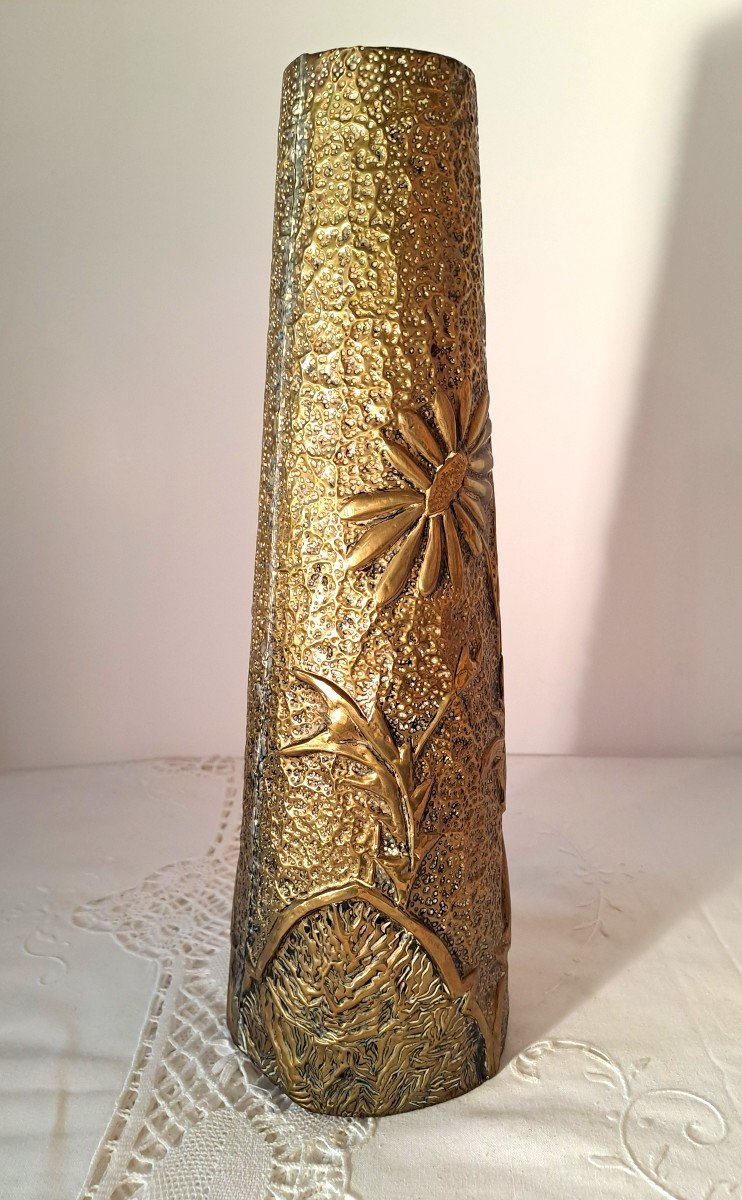 Embossed Brass Vase Decorated With Daisies, Brassware Art Nouveau Period-photo-1