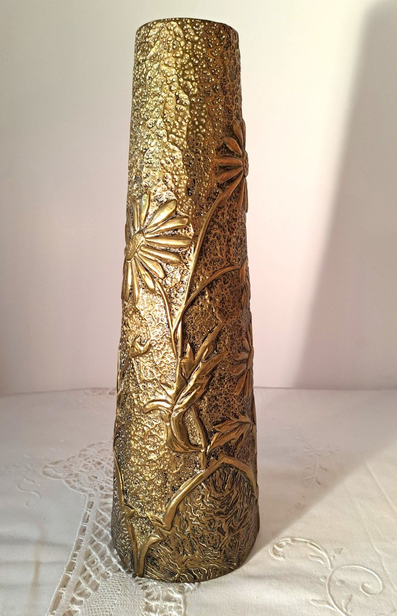 Embossed Brass Vase Decorated With Daisies, Brassware Art Nouveau Period-photo-3
