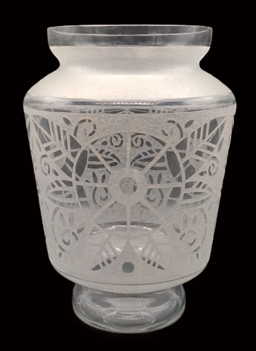 Vase Art Déco en Cristal Signé LORRAIN filiale de DAUM, au décor effet givré, Vers 1930