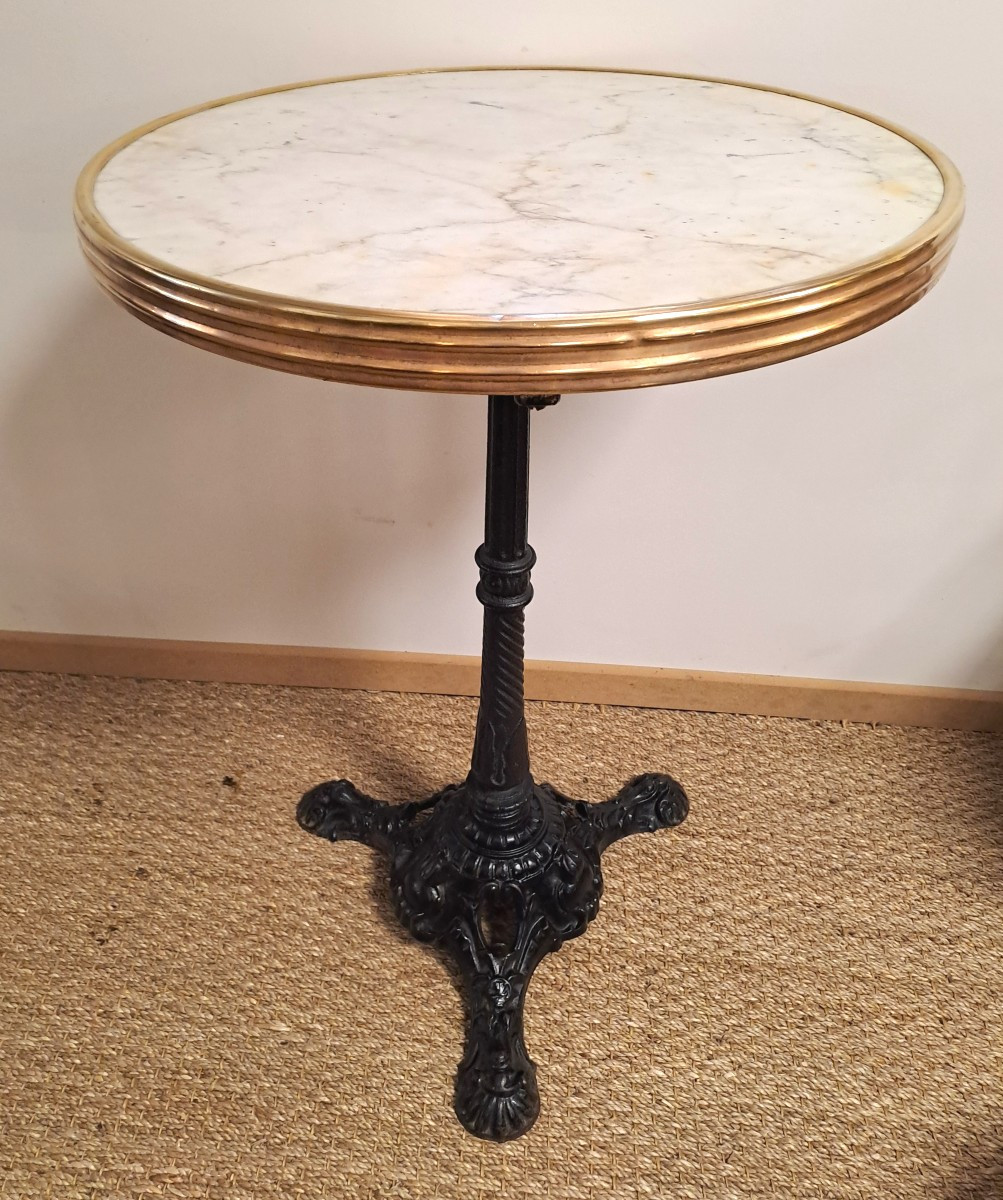 Table de Bistrot en Marbre et Pied Fonte Estampillé Louis Vuitton, Guéridon début XXème siècle