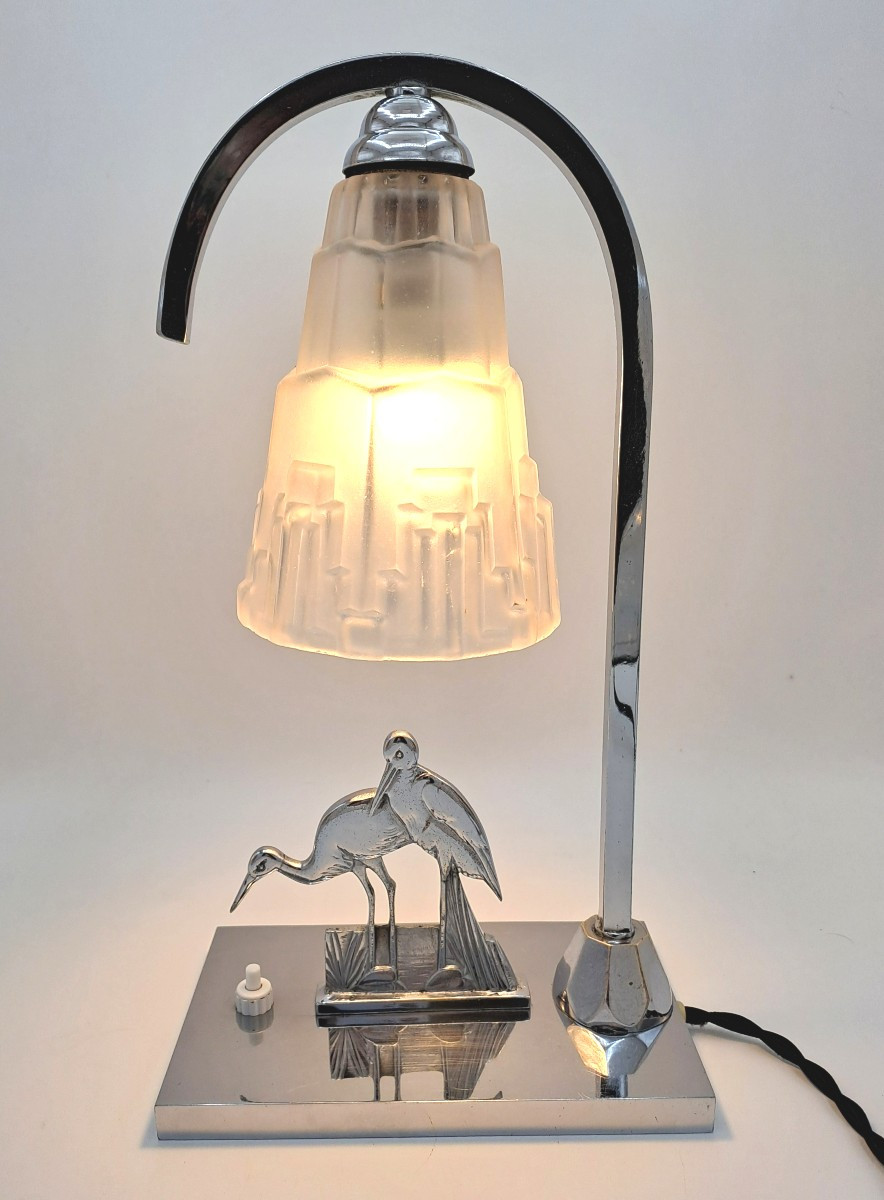 Art Deco Lamp In Chromed Metal Decorated With Wading Birds And A Skyscraper Tulip Shade, Mid-20th Century