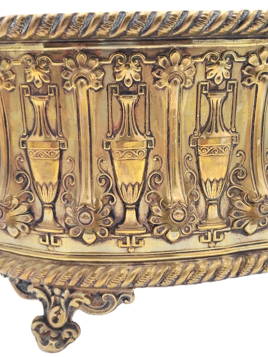 Jardinière en laiton repoussé à décor néoclassique époque Napoléon III, XIXème siècle-photo-2