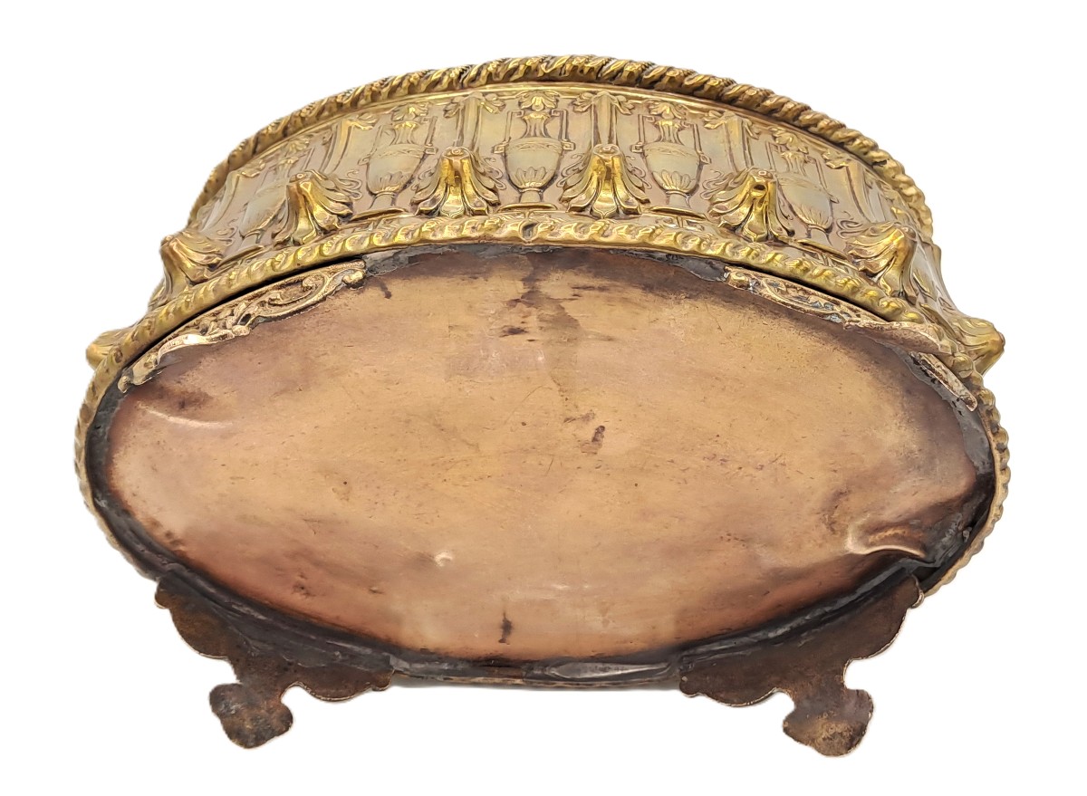 Jardinière en laiton repoussé à décor néoclassique époque Napoléon III, XIXème siècle-photo-5