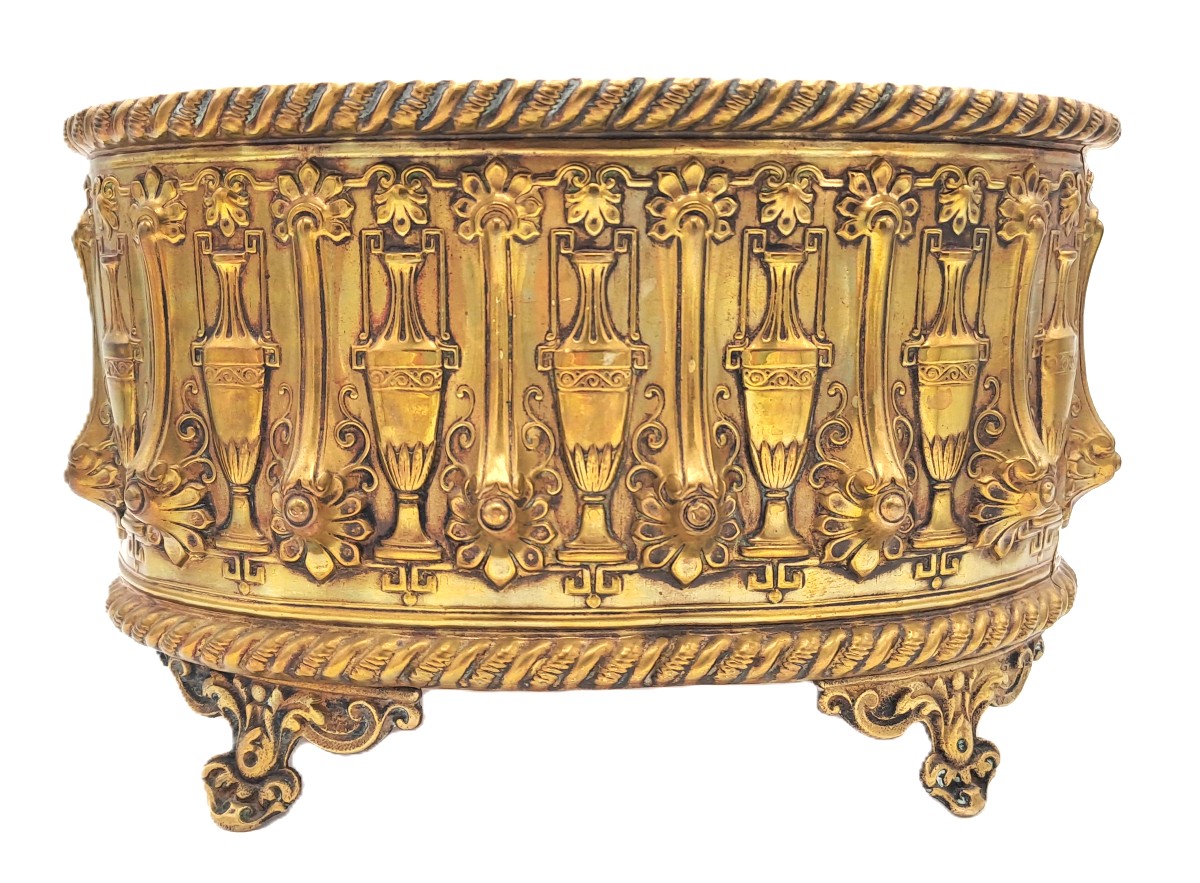 Jardinière en laiton repoussé à décor néoclassique époque Napoléon III, XIXème siècle