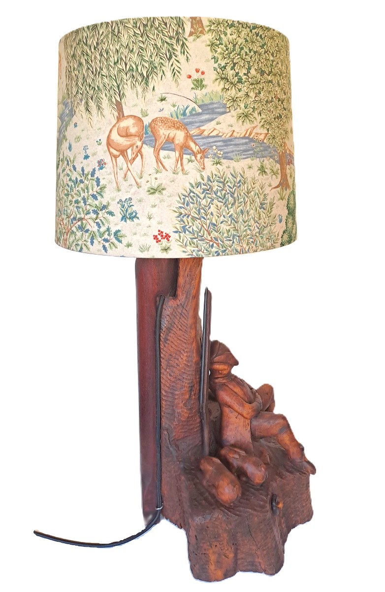 Importante sculpture cynégétique montée en lampe, abat-jour d’après dessin de William Morris-photo-2