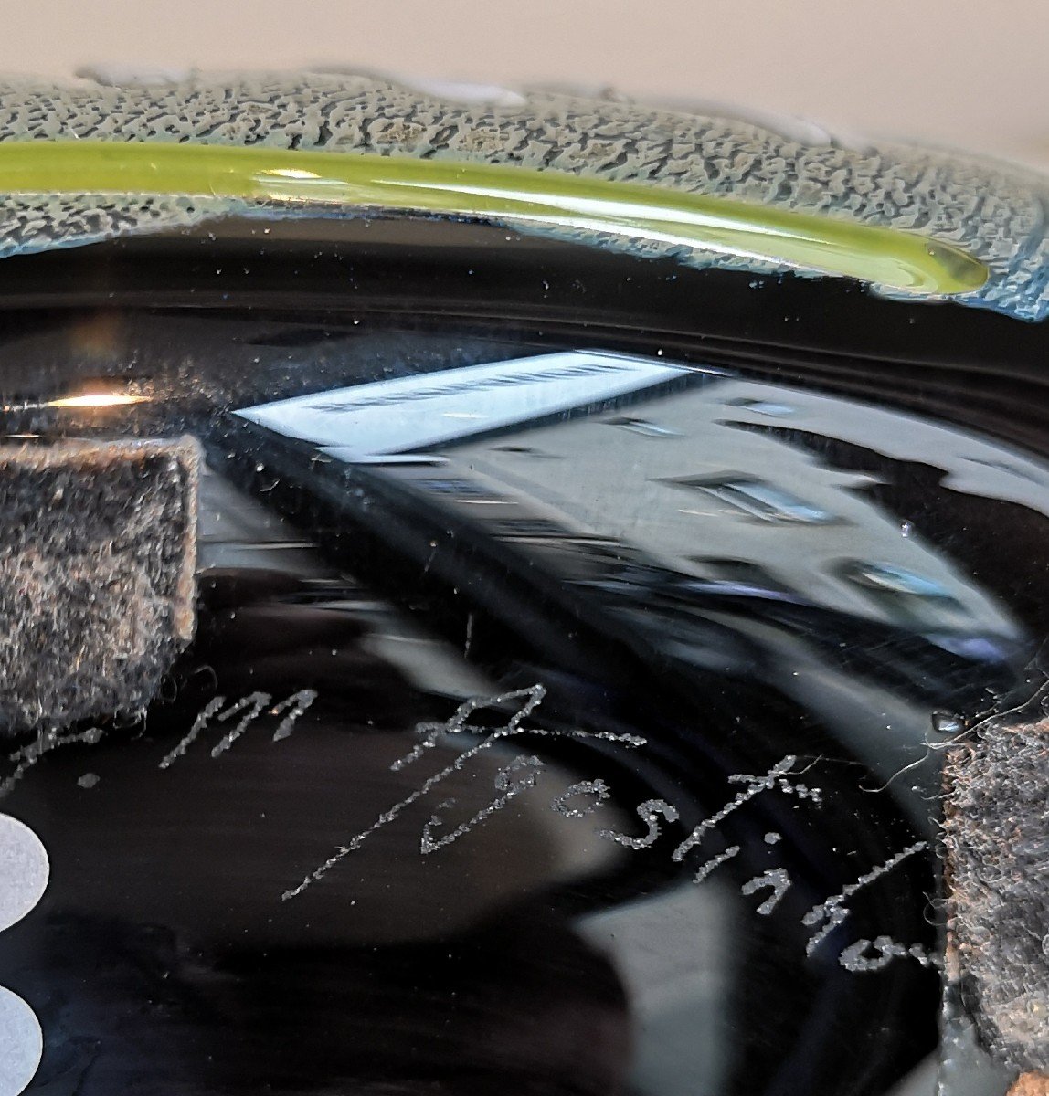 Flacon en verre soufflé noir  de Fernando Agostinho-photo-4