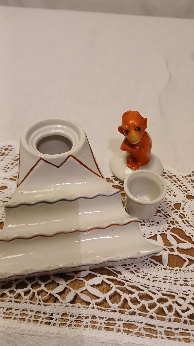 encrier en porcelaine Allemand de 1920 avec petit singe assis-photo-1