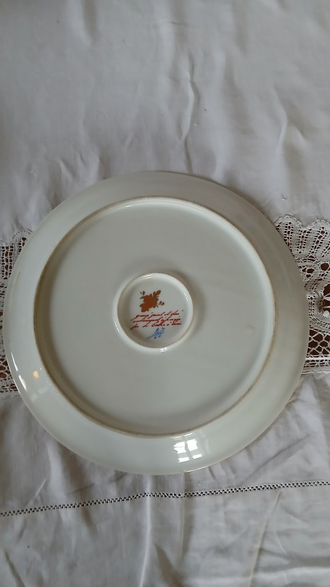 Plat rond en porcelaine de Limoges, décor doré et bleu de Camille Le Tallec-photo-3