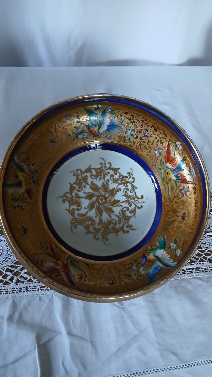 Saladier / légumier en porcelaine de Limoges , décor doré,t bleu , oiseaux de Camille Le Tallec