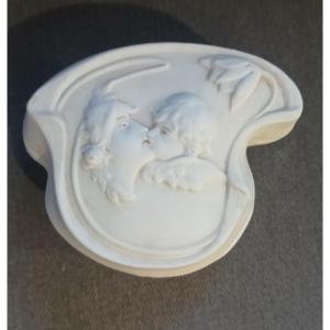 Boîte pour bijoux  en biscuit Art Nouveau