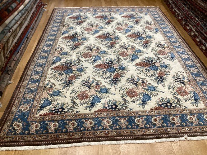 Ghoum Persian Wool And Silk Carpet 3.35 X 2.30-photo-3