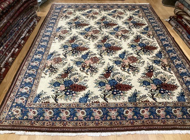 Ghoum Persian Wool And Silk Carpet 3.35 X 2.30
