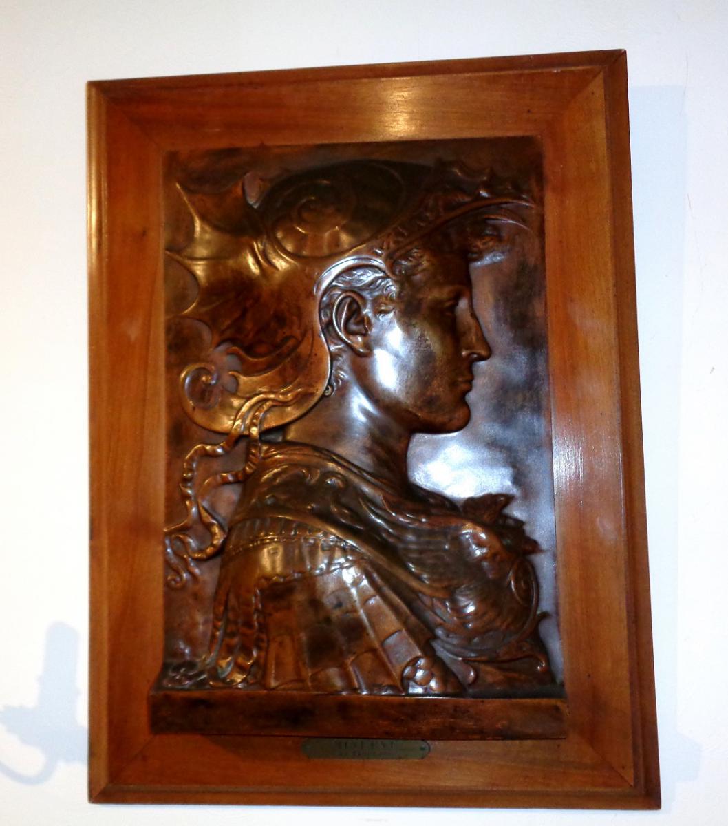 Bas Relief En Bronze
