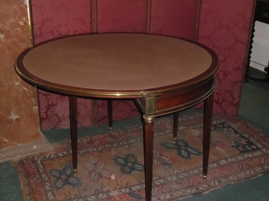 Louis XVI Table-photo-2