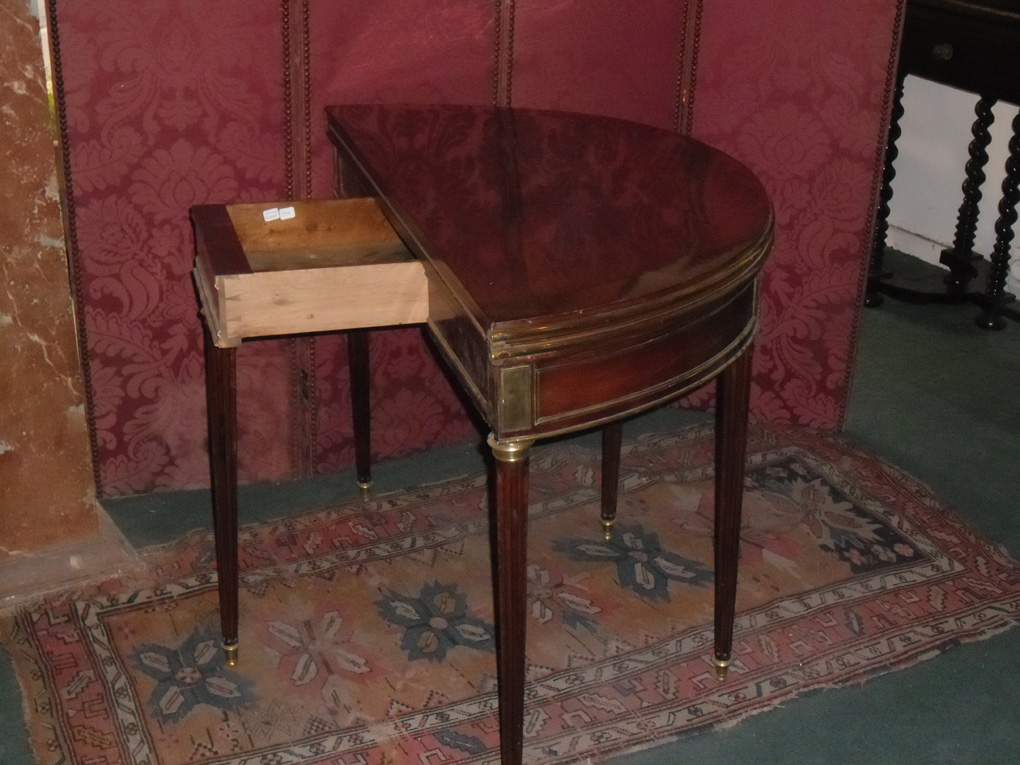 Louis XVI Table-photo-4