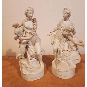 Paire De Statuettes En Biscuit