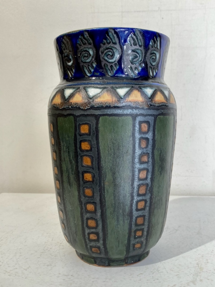 Hb Quimper Odetta Period Circa 1925 Vase 1297 In Polychrome Enamelled Stoneware 
