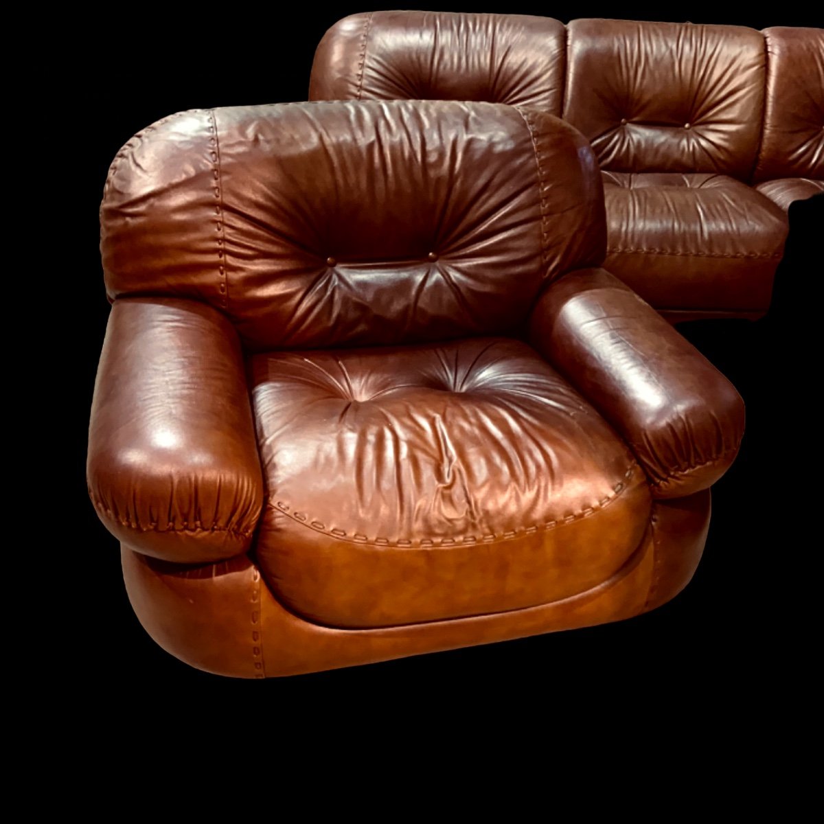 Salon En Cuir, Un Canapé Et Deux Fauteuils, Modèle Sapporo Pour Mobil  Girgi. Italie Années 70-photo-2