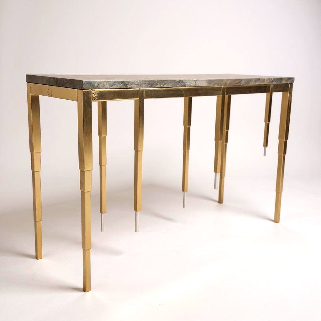 Console en laiton et onyx de Stéphane Le Meur, pièce unique signée.
