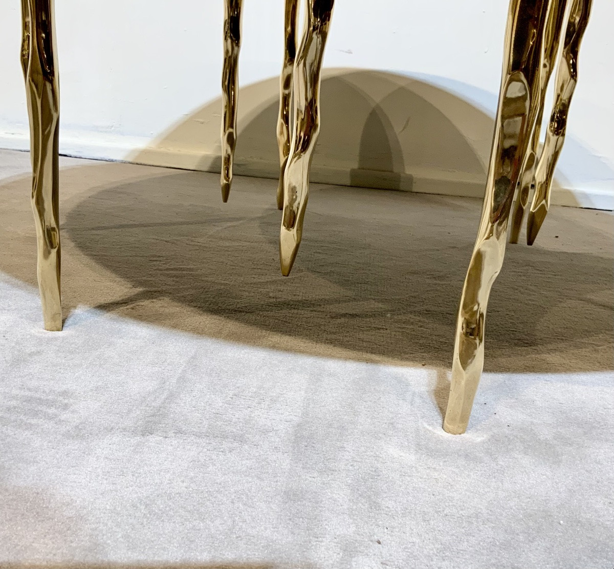 Round Coffee Table, Onyx Top Resting On Brass Legs-photo-1