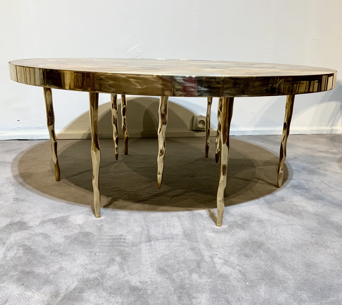 Round Coffee Table, Onyx Top Resting On Brass Legs-photo-2