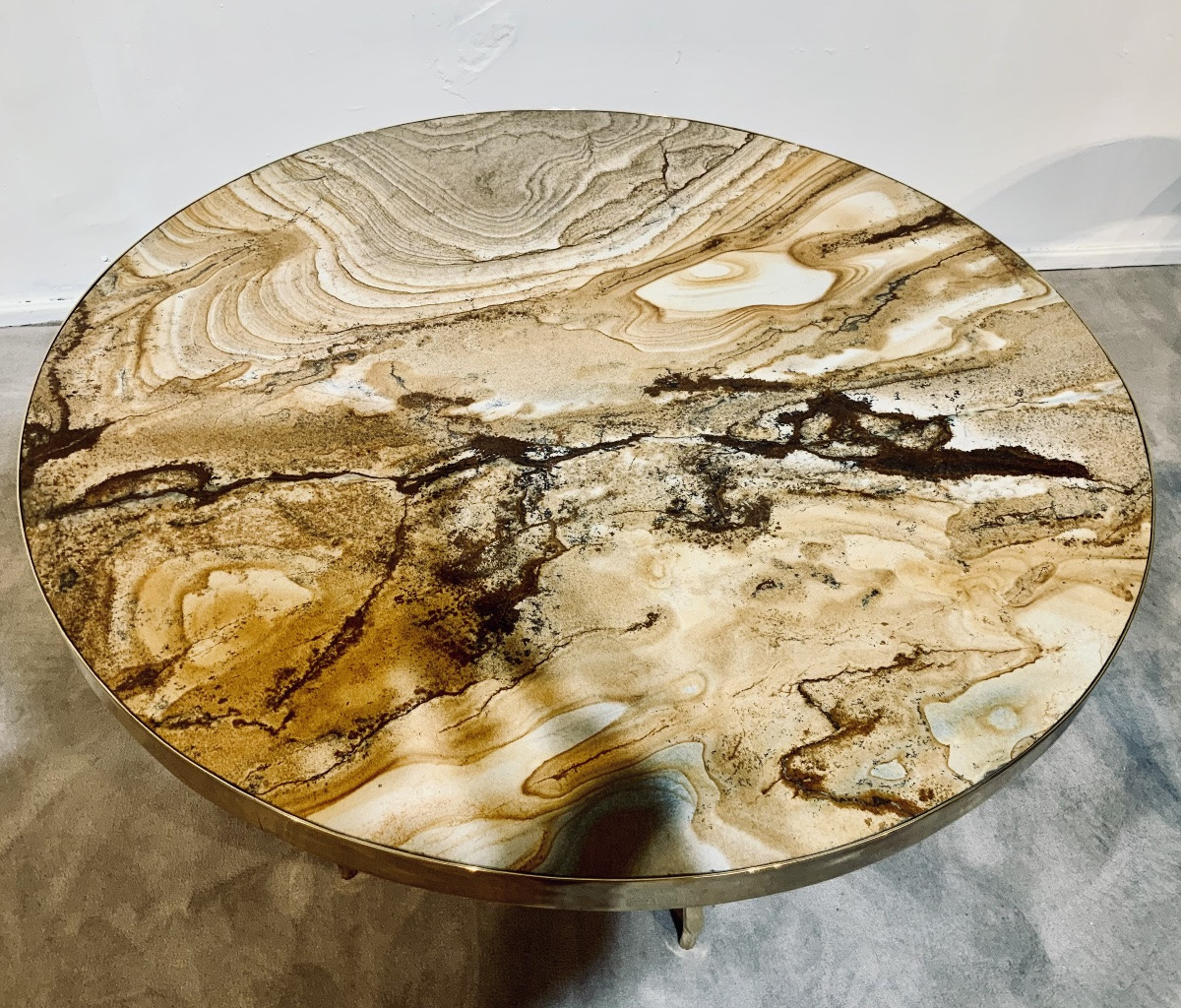 Round Coffee Table, Onyx Top Resting On Brass Legs-photo-4