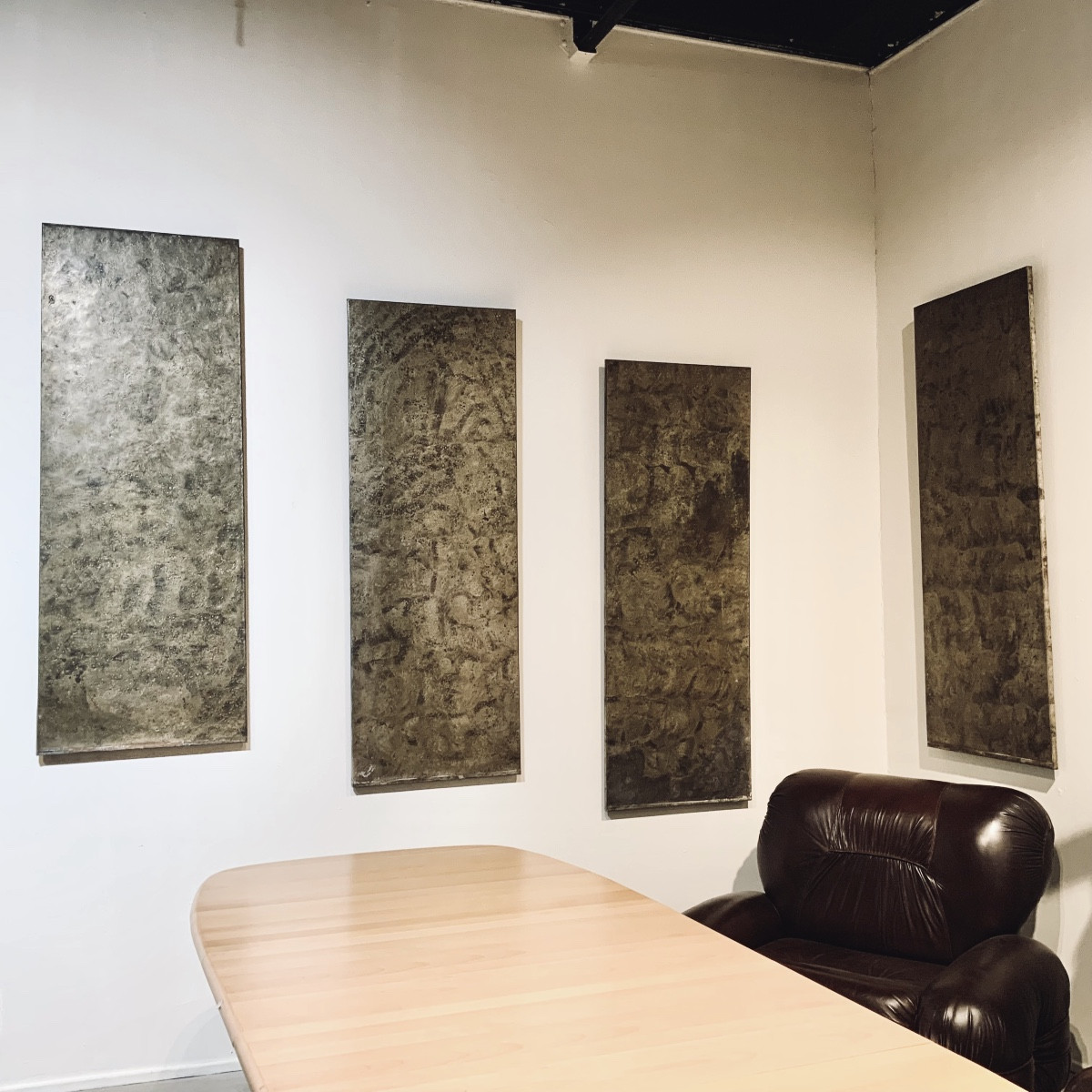 Pierre Sabatier, panneaux muraux en cuivre et étain oxydés, patinés