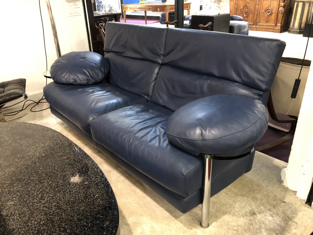 1980s Italian Sofa By Paolo Piva In Blue Leather With Round Swivel Shelves.