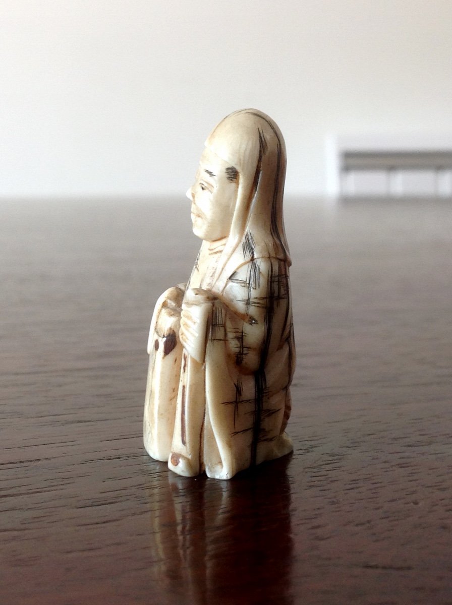 Small Japanese Subject In Ivory.-photo-2