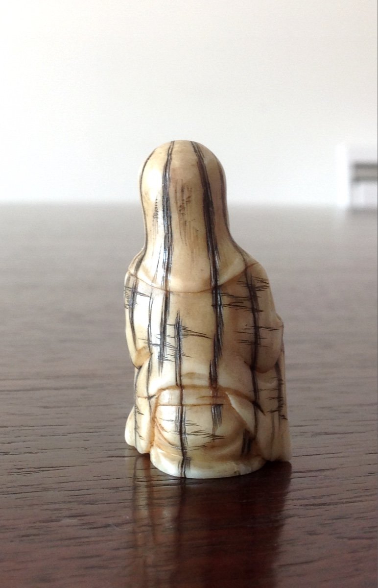 Small Japanese Subject In Ivory.-photo-3