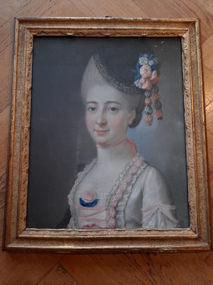 Jeune Fille 18eme A La Rose-photo-2