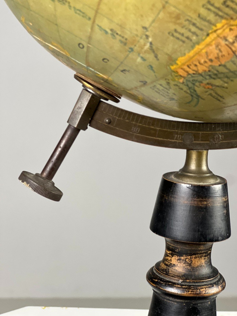 Globe J. Forest-photo-3