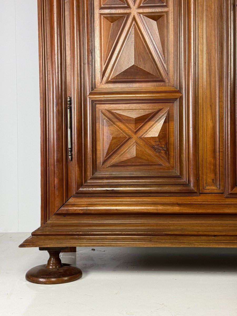 Géométrique Burgundy Cabinet Wallnut-photo-3