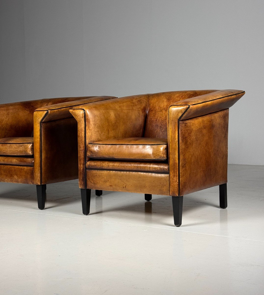 2 Fauteuils Club Art Deco En Cuir De Mouton