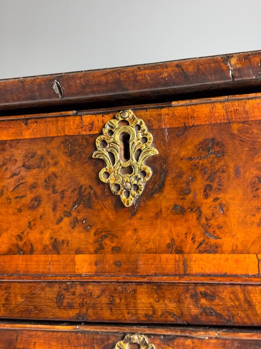 Commode anglaise en loupe de noyer 18e siècle-photo-2