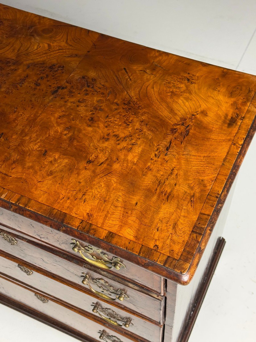 Commode anglaise en loupe de noyer 18e siècle-photo-3