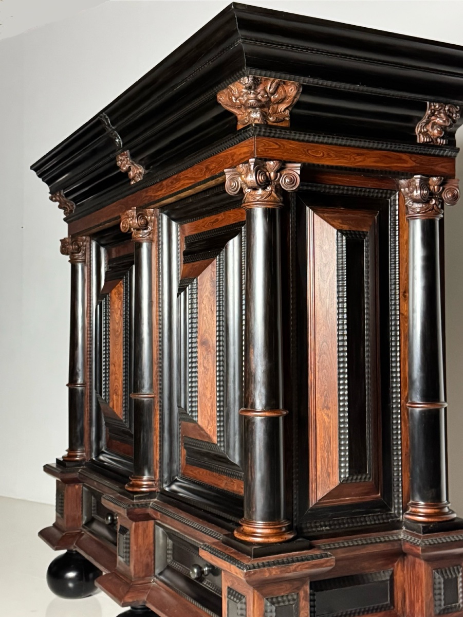 Dutch Baroque Cushion Cabinet 1700-photo-1