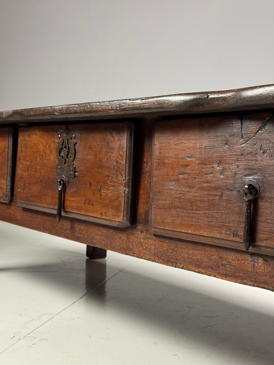 18th Century Spanish Coffee Table-photo-1