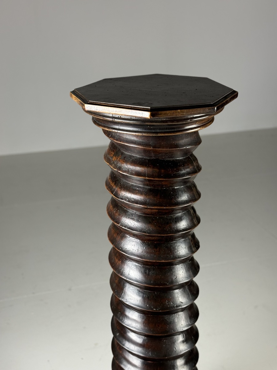 French Column Press-photo-3