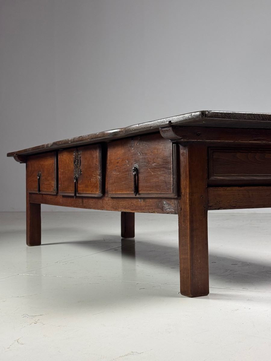 Table basse espagnole 18e siècle