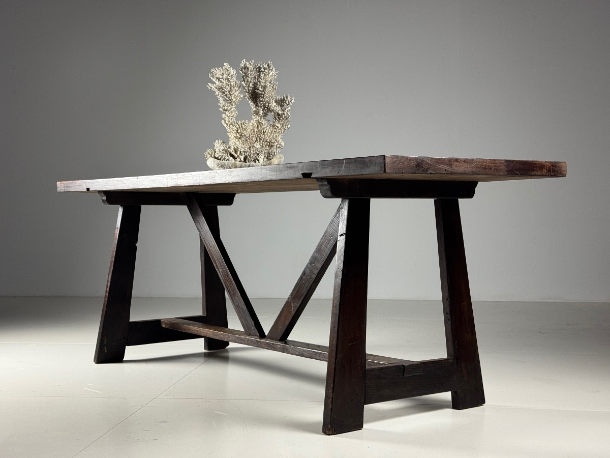 Table monastique italienne du XXe siècle