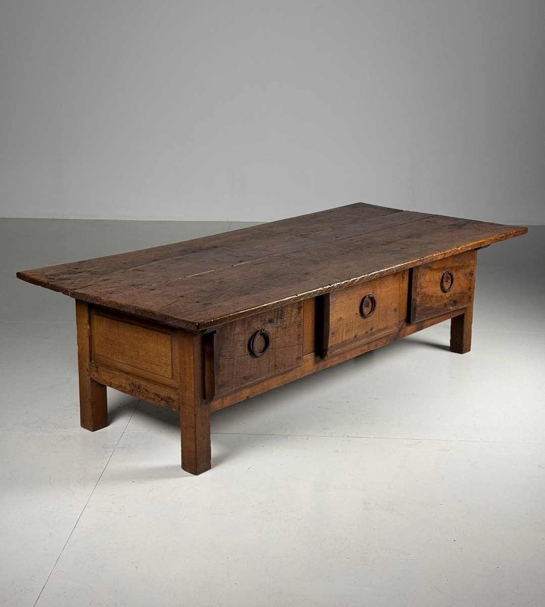 Table basse espagnole du XIXe siècle