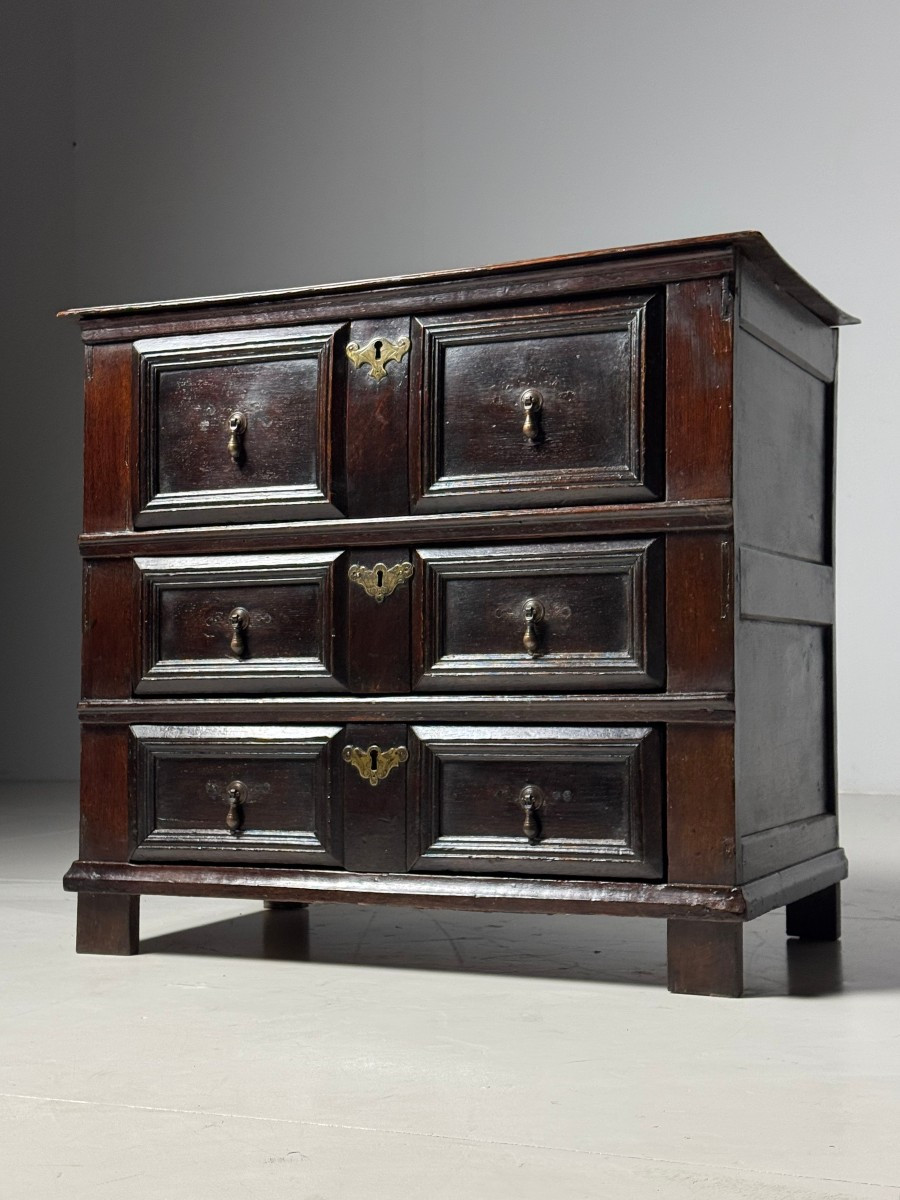 17th Century English Oak Chest Of Drawers